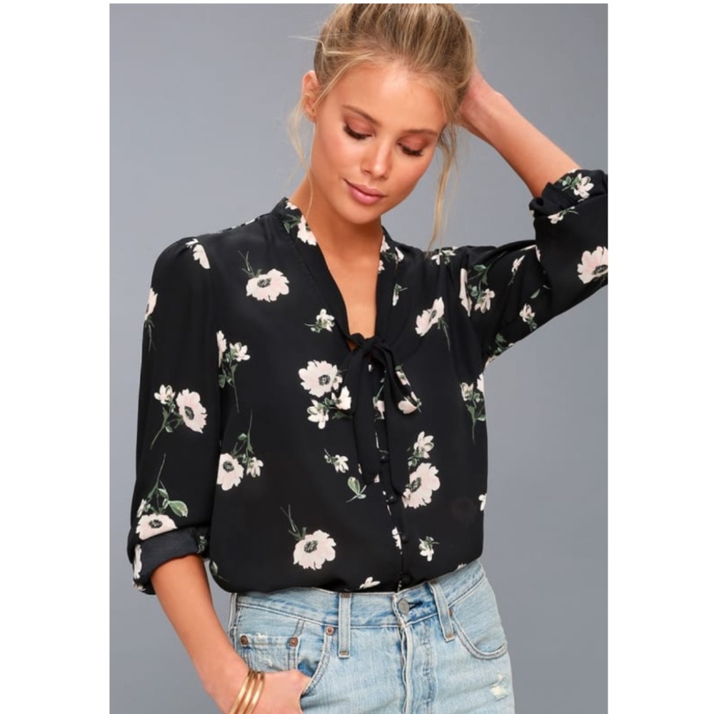 Lulus office chick floral top